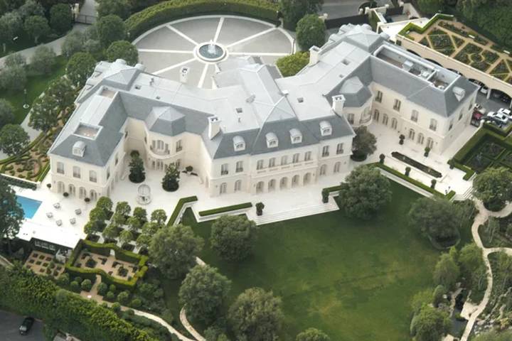 Más de 100 ambientes. Quién compró una de las mansiones más grandes de Los Ángeles que supera a la Casa Blanca y el Taj Mahal