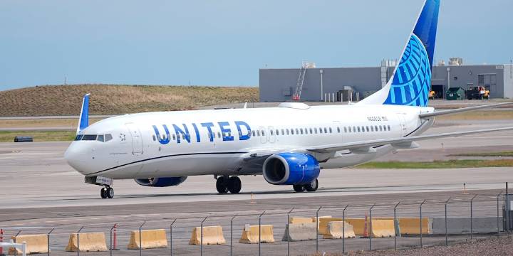 United Airlines grounds flights due to technology issue, reports say