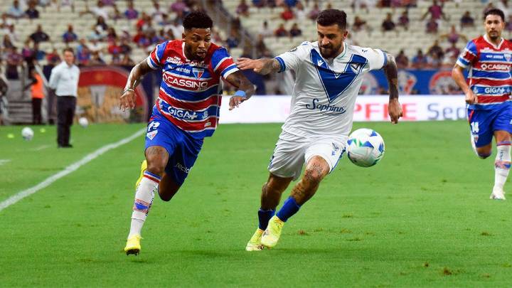 Vélez consiguió un valioso empate en su visita a Fortaleza de Brasil