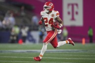 49ers trade for Chiefs receiver Skyy Moore, AP source says