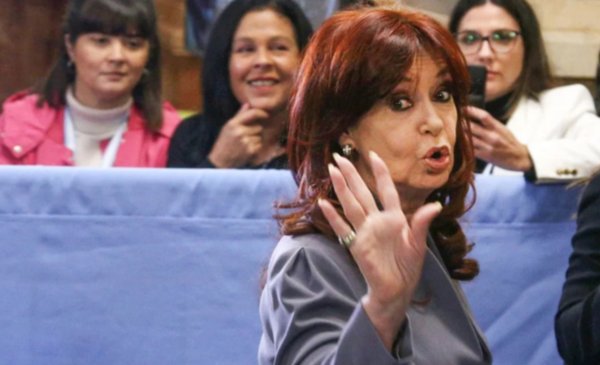 Cristina  a Milei: “Te van a sacar con un chaleco de fuerza”