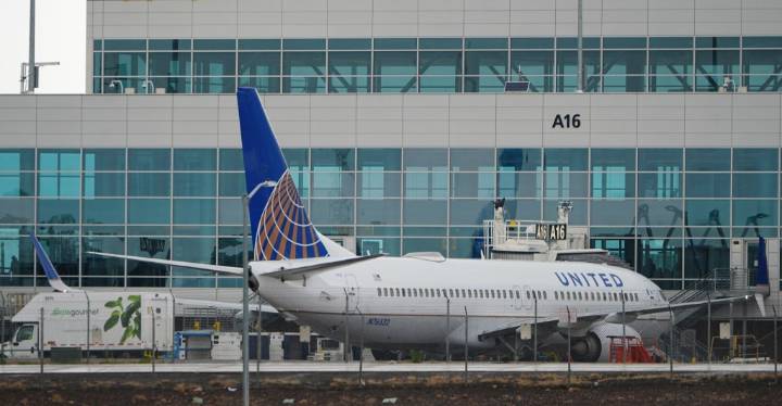 United Airlines grounds flights nationwide over tech issue