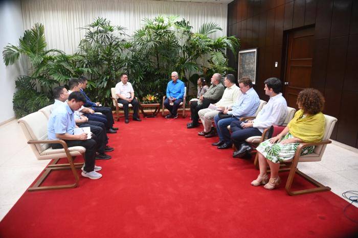 Recibió Díaz-Canel a delegación de empresarios chinos del sector azucarero