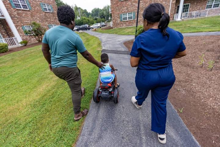A medida que el estatus legal de muchos haitianos está por expirar, el sector de salud de Massachusetts se prepara para una escasez de personal