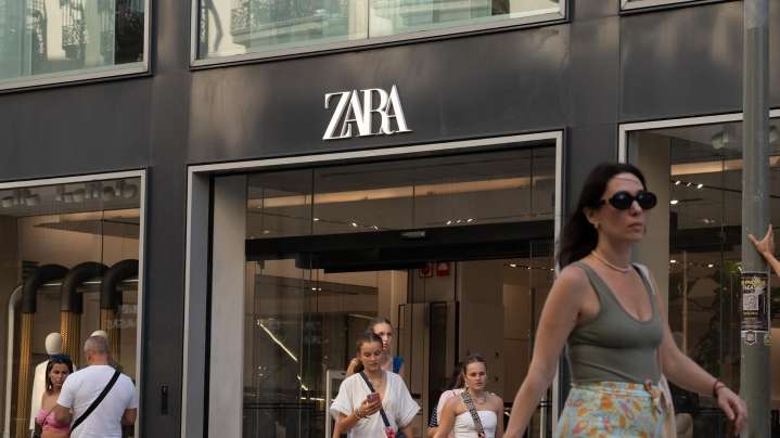 Zara retira dos fotos tras quejas de una agencia británica por delgadez “poco saludable”