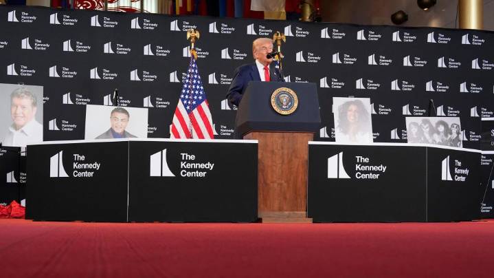 Trump nombra a Strait, Stallone y Kiss para los Kennedy Center Honors y dice que será anfitrión