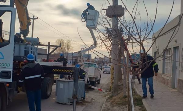 Se normaliza parcialmente el servicio de energía en zona oeste y centro