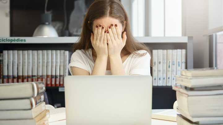 Qué es el efecto “síndrome del buen estudiante” y cómo puede esconder ansiedad o baja autoestima