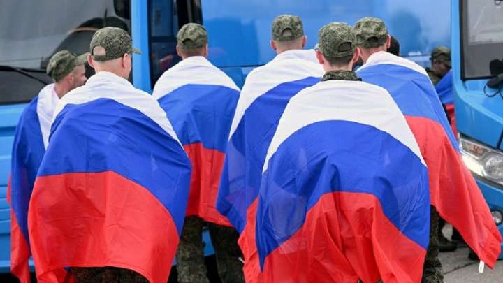 Rusia y Ucrania realizan un nuevo canje de prisioneros de guerra 24 de agosto de 2025 | Internacional Desde territorio ucraniano fueron devueltos 146 militares rusos, y Kiev recibió a 146 de los suyos