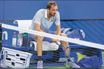 Multan al tenista Daniil Medvedev en el US Open por una rabieta