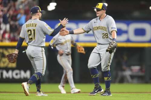 Monasterio’s 3-run homer lifts Brewers to 14th straight win, 6