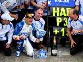 F1: El video del momento en que Hadjar rompe su trofeo de podio