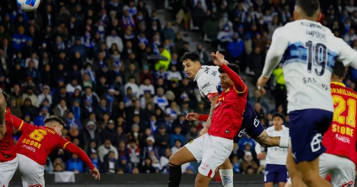 ¿Quién otro? Zampedri agiganta su leyenda en la UC y anota el gol inaugural del Claro Arena