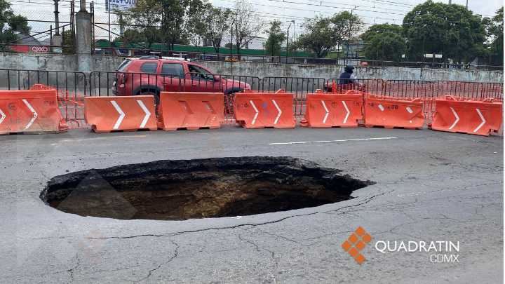 Intacto y acordonado, socavón de 4.5 metros en Ignacio Zaragoza