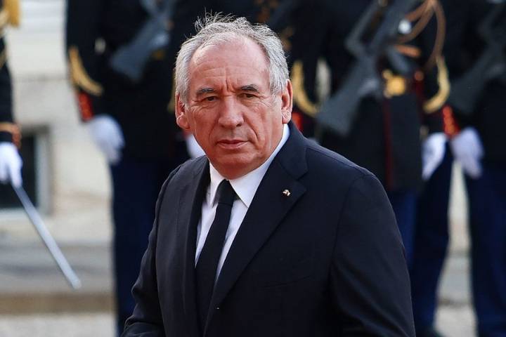 A dual crisis is looming for France