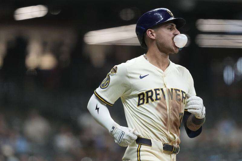 Turang's leadoff homer lifts Brewers over Pirates for 10th straight win