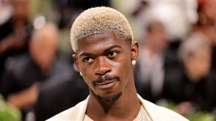 El rapero Lil Nas X fue acusado de cuatro delitos graves, incluido agredir a un agente de policía en Los Ángeles
