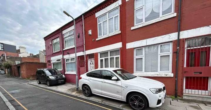 Neighbours' surprising reaction after cars park on pavement outside their homes