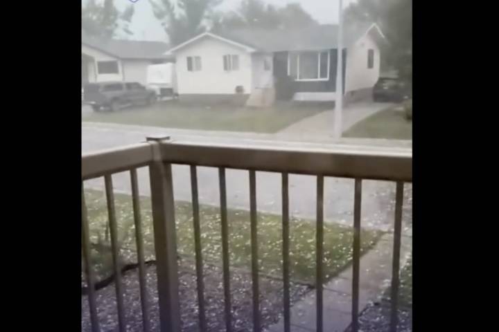 VIDEO: Sudden summer storm hammers town in Alberta