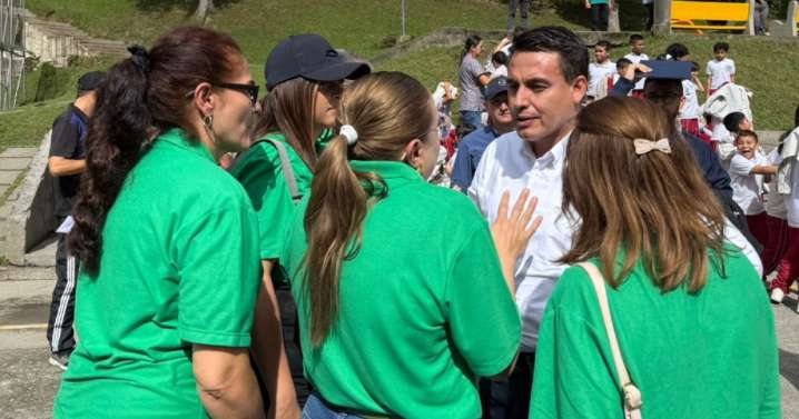 Supimos que: Comuneras rodearon al alcalde de Manizales, Jorge Eduardo Rojas