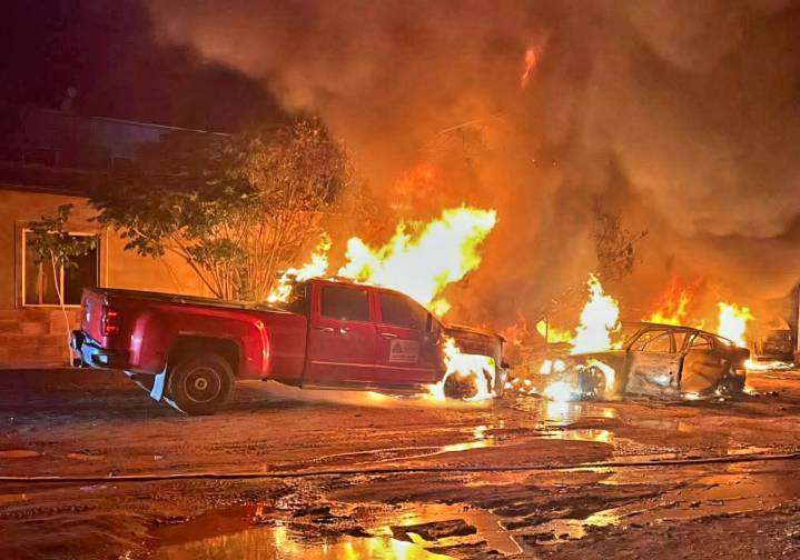 Aldama bajo fuego: joven herido y cuatro vehículos incendiados