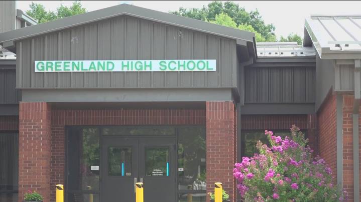 Arkansas school officials see changes after phone ban
