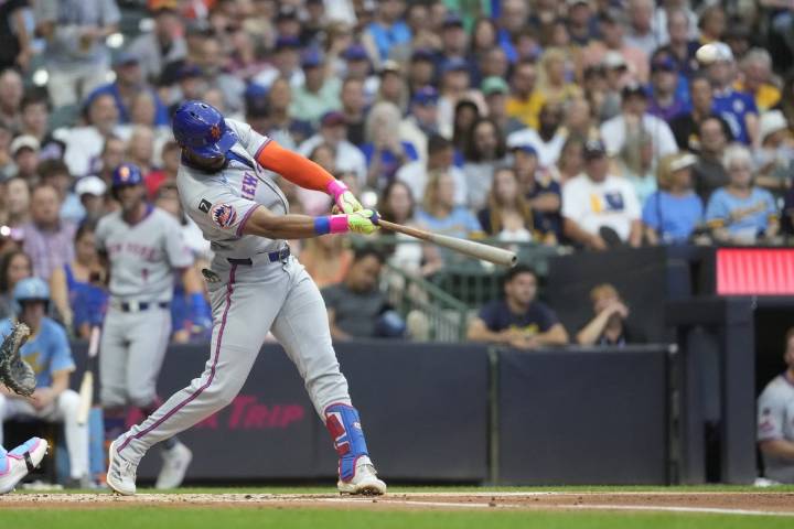Stearns backs Mets' hitting coaches and expresses confidence lineup will break out of its slump