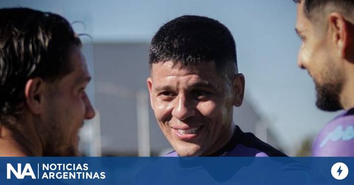 La risa de Marcos Rojo ante el extraño pedido de un hincha de Racing: “Rompelo a…”
