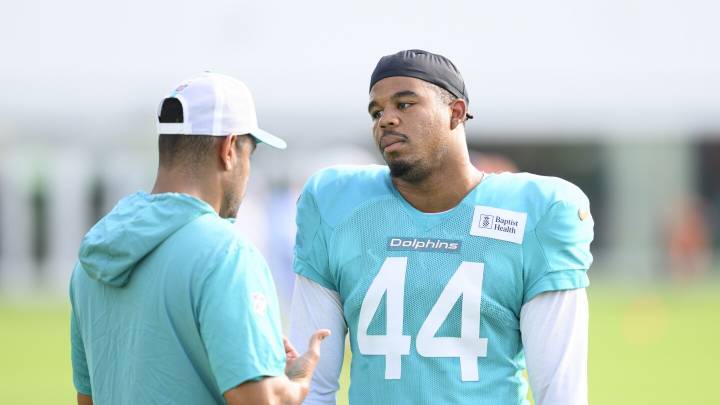 Chop Robinson carted off during Dolphins