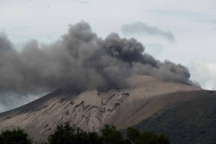 El volcán Telica de Nicaragua registra cuatro explosiones y expulsa gases y cenizas