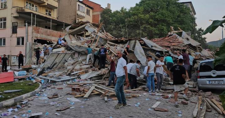 (Videos) El impactante sismo en Turquía que ‘tumbó’ 16 edificios y dejó un muerto