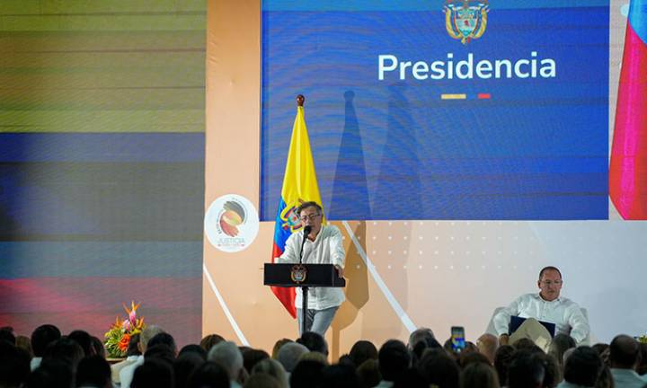 Petro pide militarizar frontera venezolana en Catatumbo