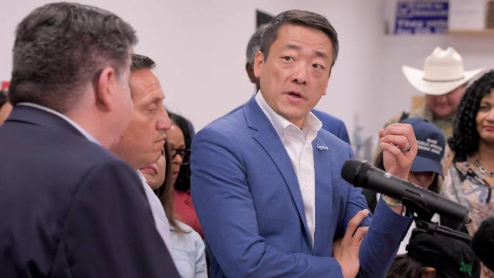 Gov. Abbott files lawsuit to remove Rep. Wu after Texas Democrats' quorum break