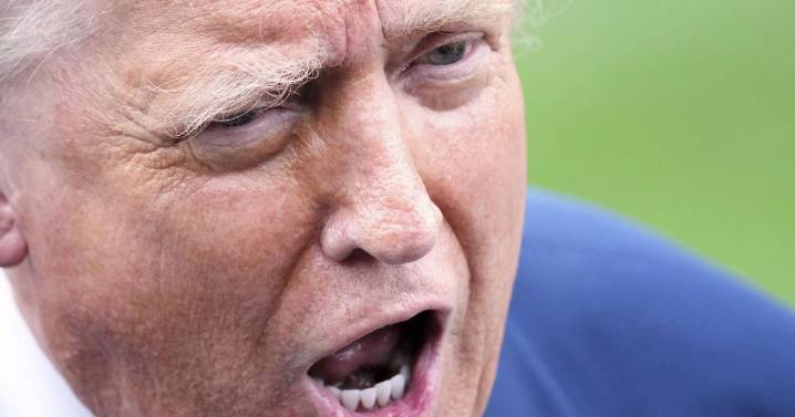 Trump destituye a funcionaria encargada de datos de empleo de EEUU tras informe desalentador