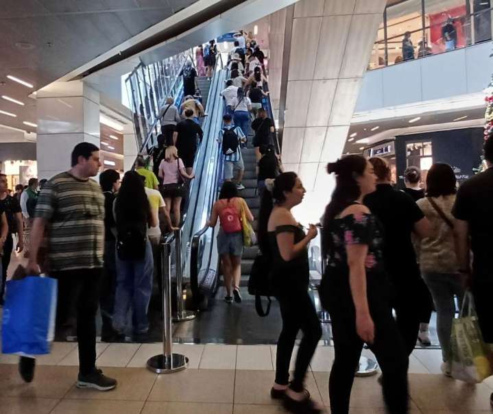 Feriado del 15 de agosto: Así abrirán supermercados y centros comerciales en Chile