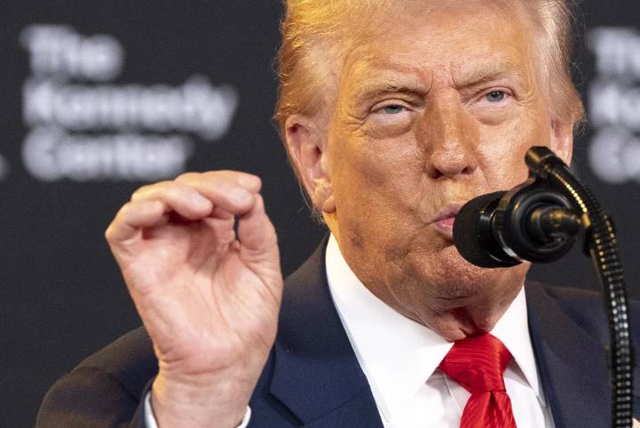 Trump to cut red tape for commercial rocket launches