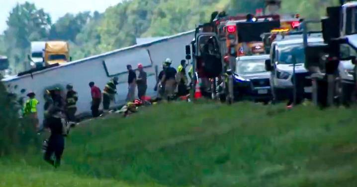 Bus turístico se estrella y deja varios muertos tras volver de las cataratas del Niagara a Nueva York: un niño entre los fallecidos