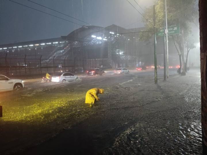 Lluvia provoca desvío de vuelos e inundaciones en al menos tres alcaldías y el Centro Histórico