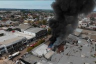 Estaba por asar un pollo, saltó una chispa y se incendió una casa y una zapatería