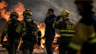 España arde: 3 muertos, miles de evacuados, vías cortadas y en torno a 80.000 hectáreas quemadas