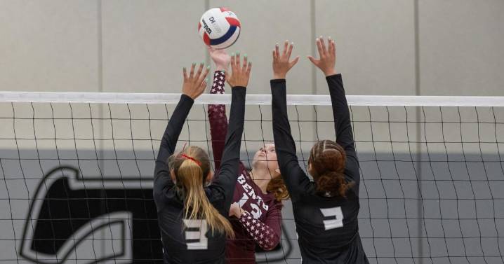 Benton downs Carbondale in three sets, improves to 2
