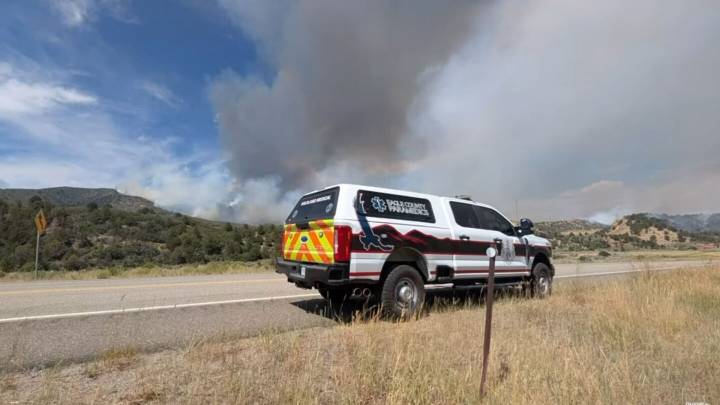 Paramedic protects firefighters in Rio Blanco County as Colorado's Lee Fire grows