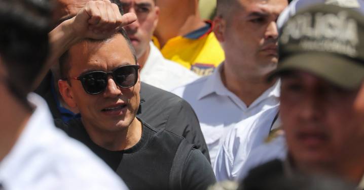 Presiona Noboa a jueces de Corte Constitucional con marcha de miles de personas por Quito