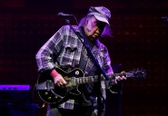 Review: Neil Young arrives in Chicago as outspoken as ever