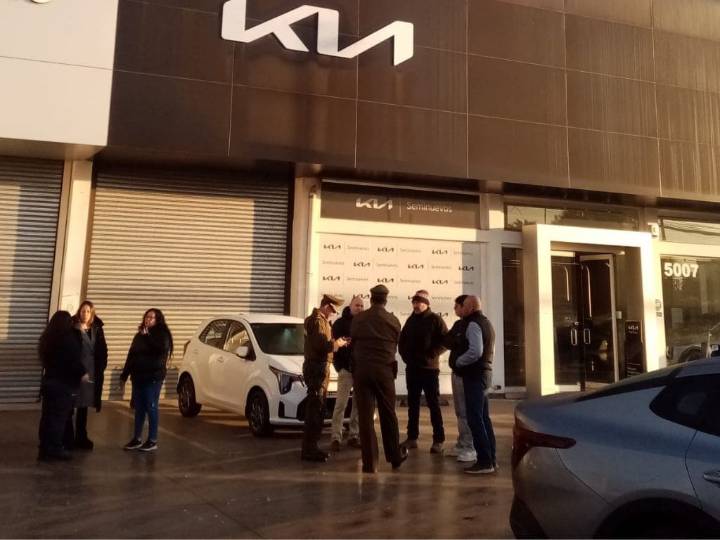 Delincuentes realizan robo masivo de vehículos desde automotora en Cerrillos