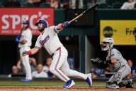 Burger conecta jonrón en la 10ma y Rangers rompen racha de cuatro derrotas al vencer a Diamondbacks