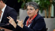 Exhibe gobierno las pensiones millonarias de Pemex y LyFC