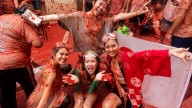 Vuelve la Tomatina a las calles de Buñol con 120.000 kilos de tomate