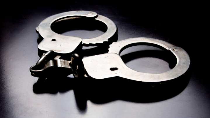 Arrestan a pareja de adultos mayores tras allanamiento en Villalba