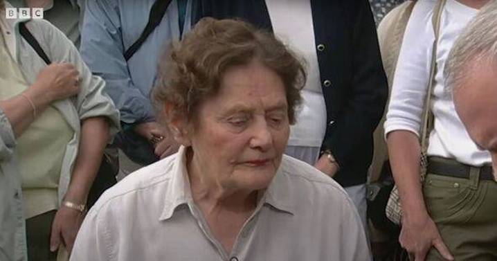 Emotional Antiques Roadshow guest stunned when 'nervous' expert gives incredible valuation